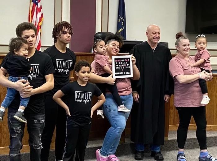 Sinh 3 con lúc 14 tuổi, bé gái có bước ngoặt cuộc đời-4