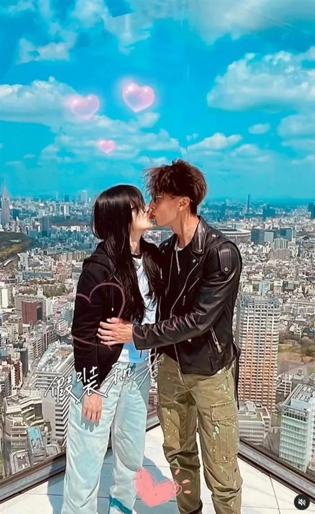 Thánh hack tuổi Ngô Tôn khoe ảnh du lịch ngọt ngào bên bà xã-1