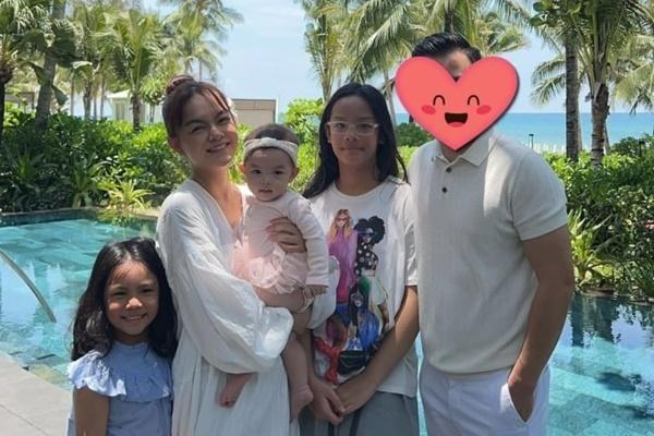 2 con gái đều không học lớp 1, Phạm Quỳnh Anh nhận mưa bình luận-10