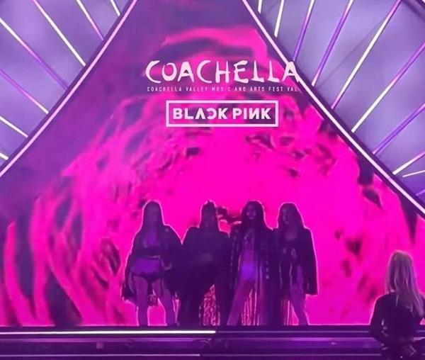 Cuối cùng BLINKs cũng thấy rõ BLACKPINK diện hanbok trên sân khấu Coachella 2023-1