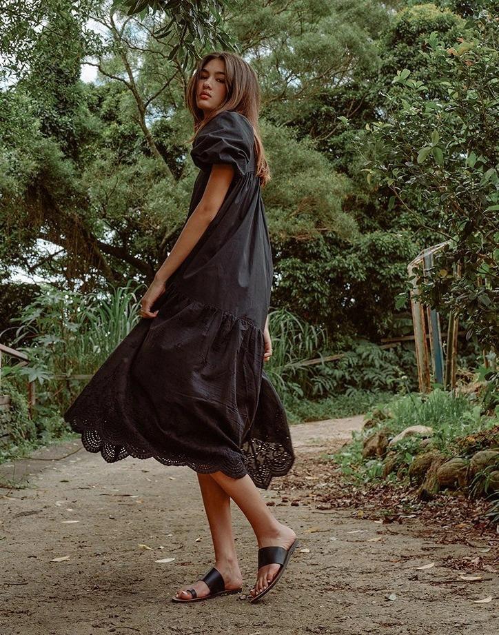 4 cách diện váy với sandal giúp tôn dáng-2