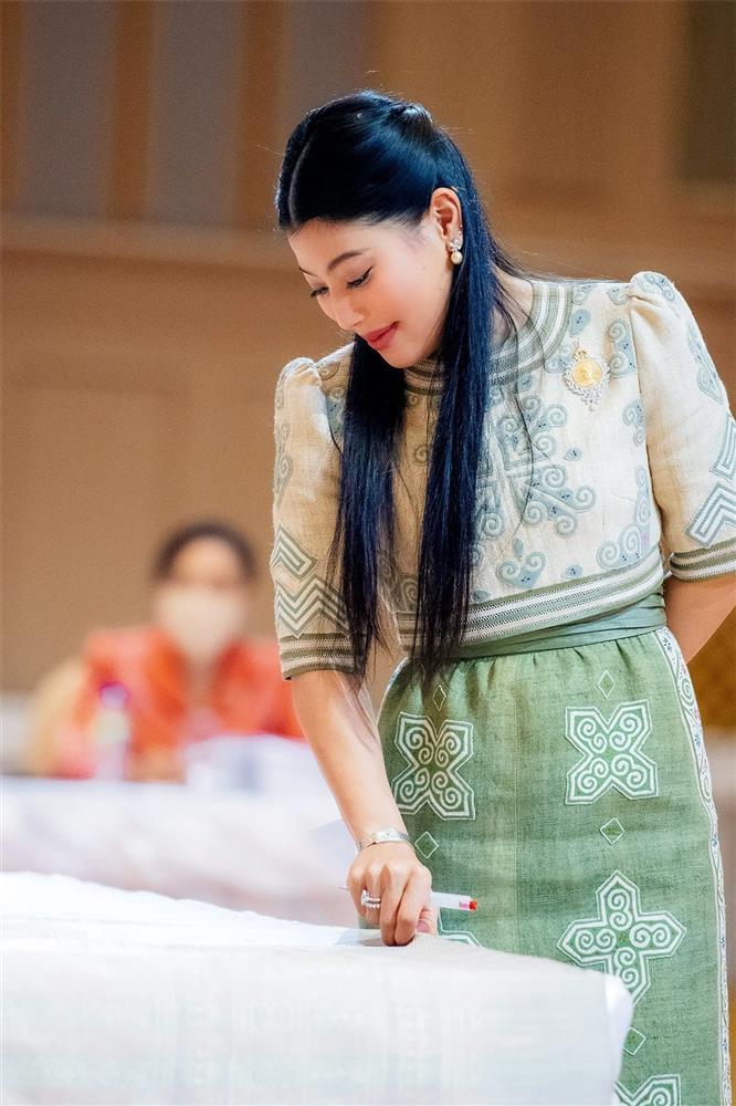 Nàng công chúa tài sắc, được phong thiếu tướng quân đội của Thái Lan-5