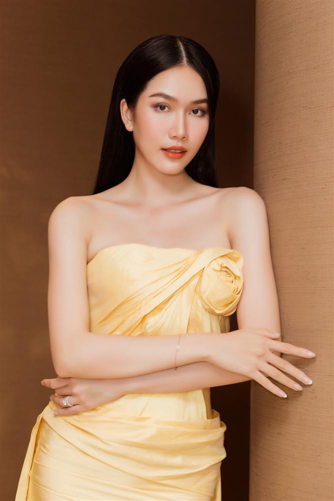 Tiểu Vy, Lương Thùy Linh, Đỗ Thị Hà mặc gợi cảm khi làm giám khảo-6