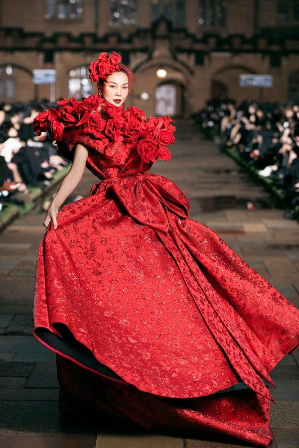 Phá đảo eo Ngọc Trinh, Thanh Hằng khoe vòng eo 51 nhờ không bỏ đói cơ thể-2