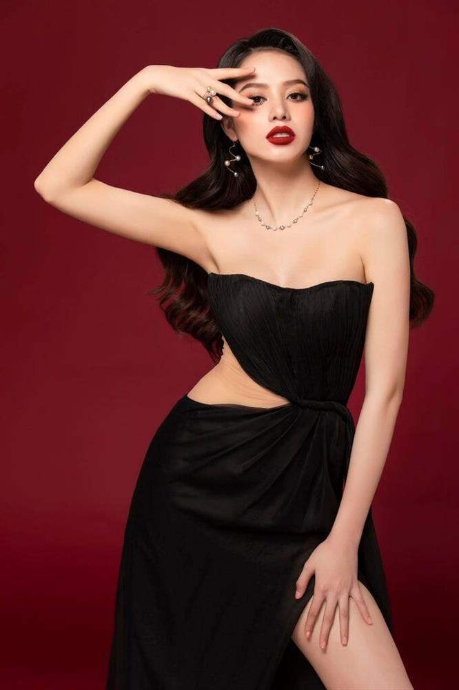 Hoa hậu Thanh Thuỷ diện đồ hở 70% vòng một sau thẩm mỹ-5