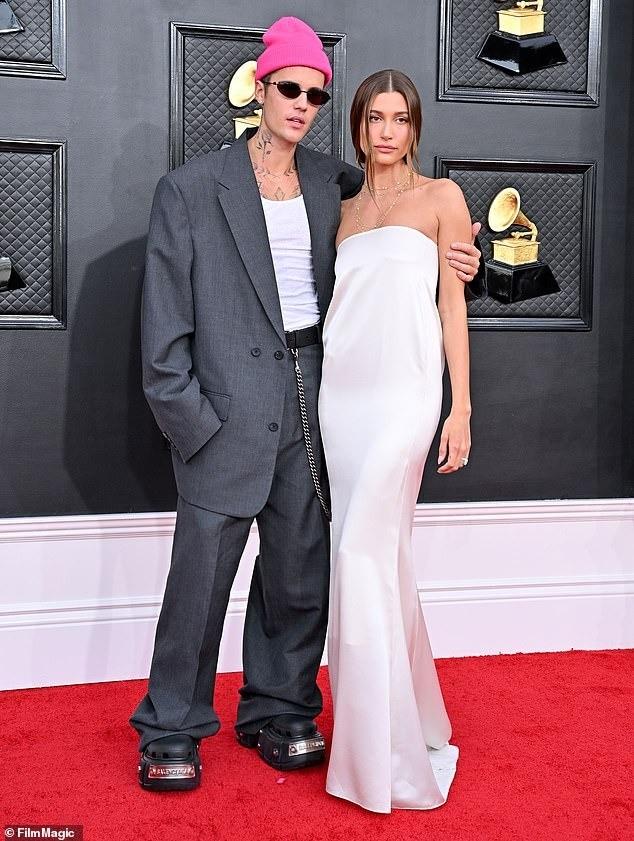 Trong lúc Hailey viết tâm thư trải lòng biến cố, Justin Bieber đang ở đâu?-2