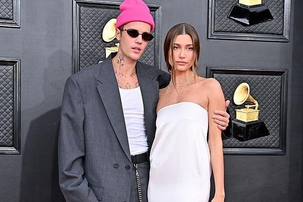Justin Bieber - Hailey Baldwin tình tứ đi ăn tối sau ồn ào bị tấn công-9