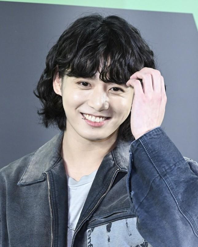 Jungkook (BTS) đứng đầu tìm kiếm vì mái tóc lạ-2