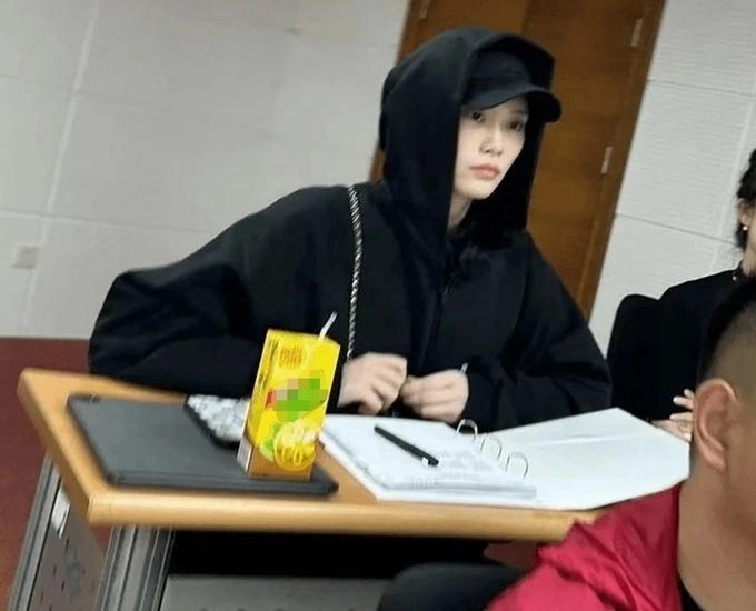 Hề Mộng Dao bỏ sàn diễn, tiếp quản sản nghiệp tỷ USD nhà chồng-4