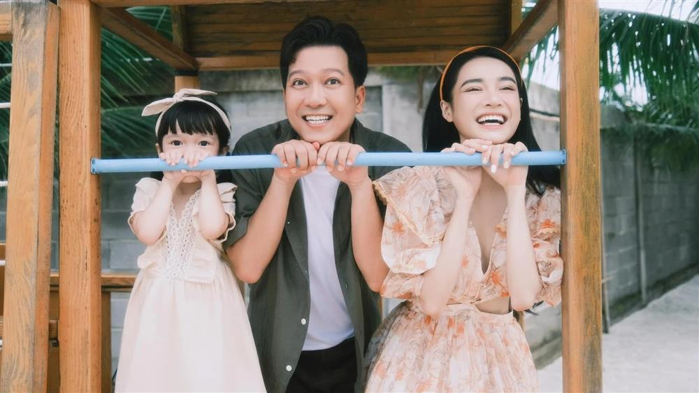 Nhã Phương lộ diện sau thông báo mang thai lần 2, nhan sắc ấn tượng-2