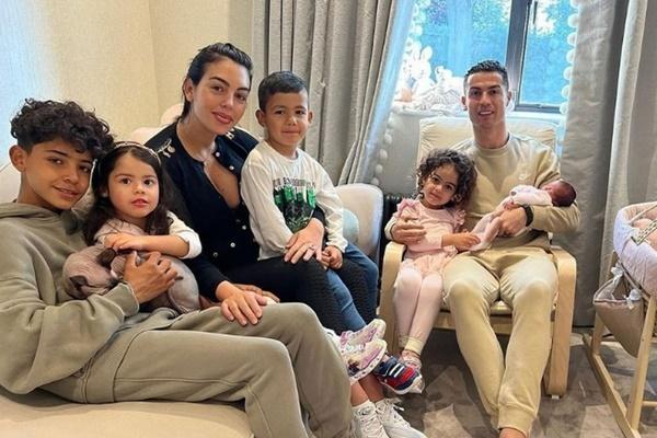 Ronaldo bên bờ vực chia tay và bồi thường lớn cho người tình-4