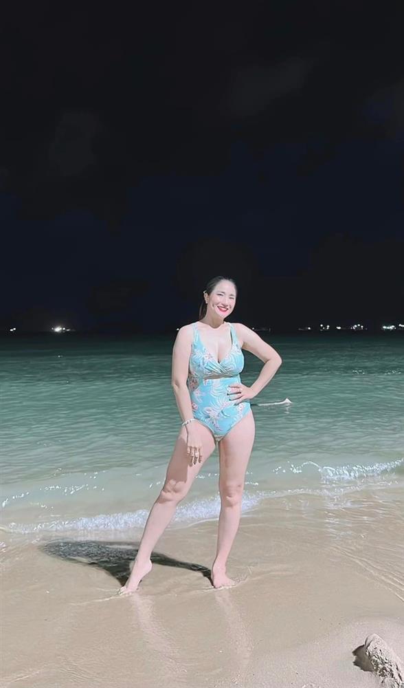 Loạt sao Việt U60 vẫn tự tin diện bikini nóng bỏng-11