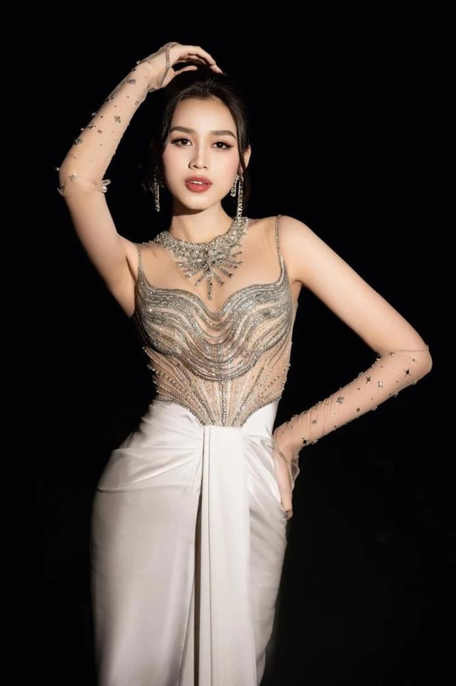 Hoa hậu Đỗ Thị Hà thoát mác gái quê sau khi hết nhiệm kỳ-6