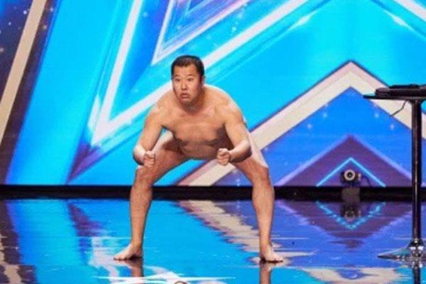 Nam diễn viên cởi trần tấu hài kỳ dị gây tranh cãi-1