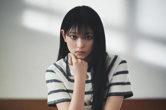 Minji và Haerin (NewJeans) dạo này hay được khen xinh, visual qua cam thường trông thế nào?-5