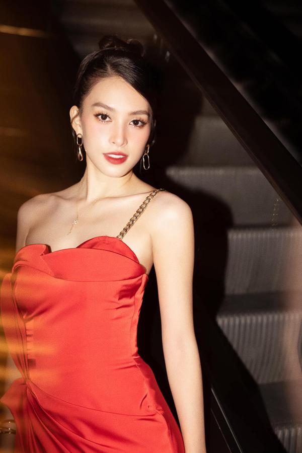 Tiểu Vy tăng cân vù vù vì nghiện ăn, nay 3 vòng gợi cảm nhờ vượt lười-9