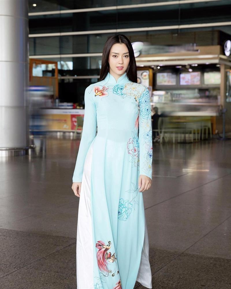 Hoa hậu Hoàn vũ Thái Lan gặp sự cố lộ nội y khi mặc áo dài-1