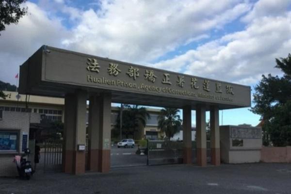 Phải lòng nam tù nhân đẹp trai, nữ quản giáo nhận kết đắng-1