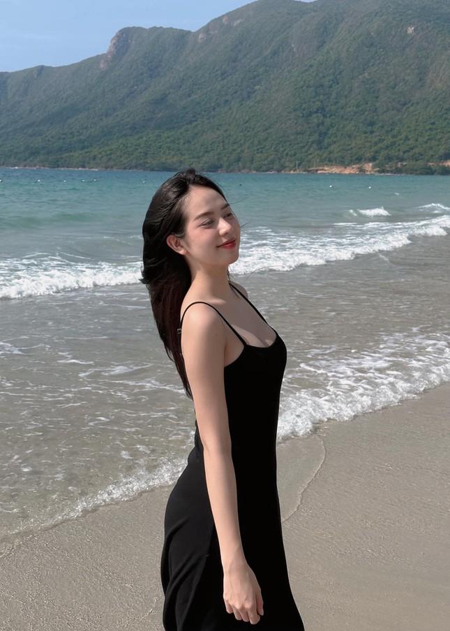 Hoa hậu Thanh Thủy khoe dáng trên biển, danh tính người chụp gây bất ngờ-5