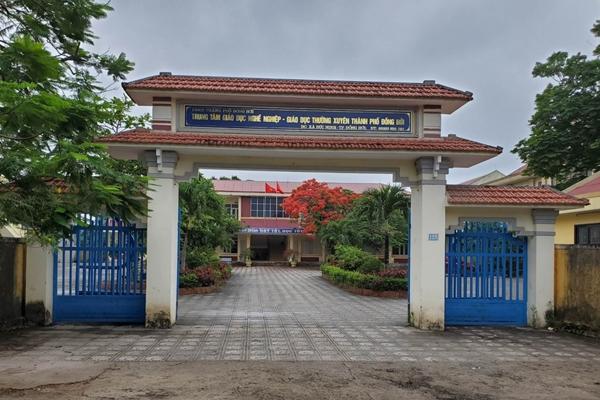 Nữ thủ quỹ bị 2 người lạ xông vào đánh tại phòng làm việc-1