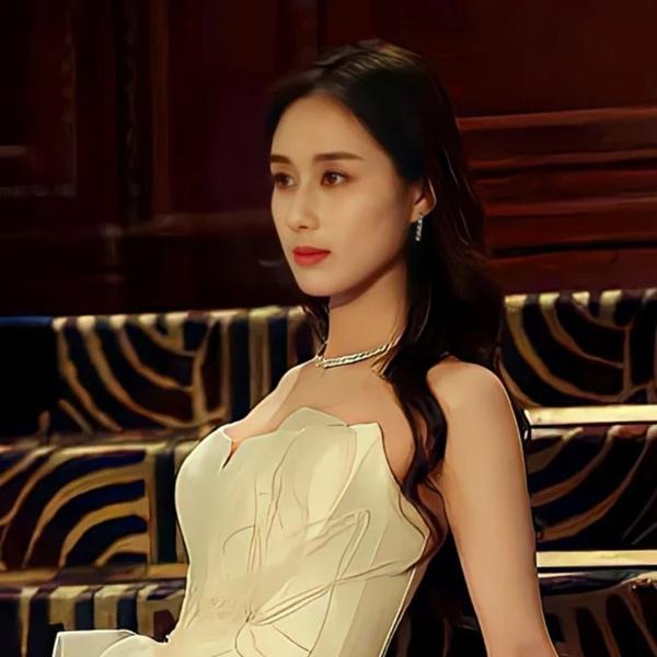 Gái út vua sòng bạc Macau: Không theo mốt mình dây, makeup nhẹ vẫn xinh-2