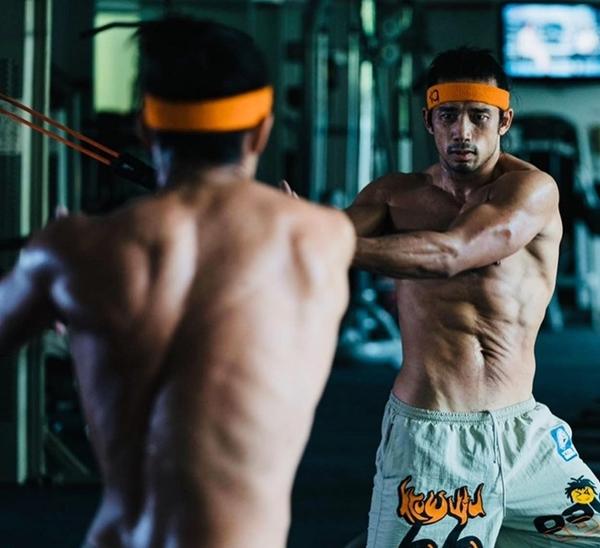 Hình thể vạm vỡ của nam chính người Mỹ quay phim ở Việt Nam-5