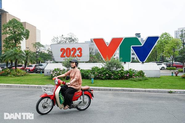 NSND Lan Hương dậy từ 5h sáng nấu xôi, đi Cub 50 làm phim mẹ chồng-15