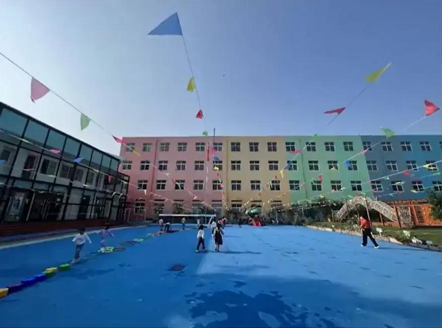 Lo ngại an toàn, ông bố chi 20 tỷ đồng xây trường mẫu giáo cho con học-2