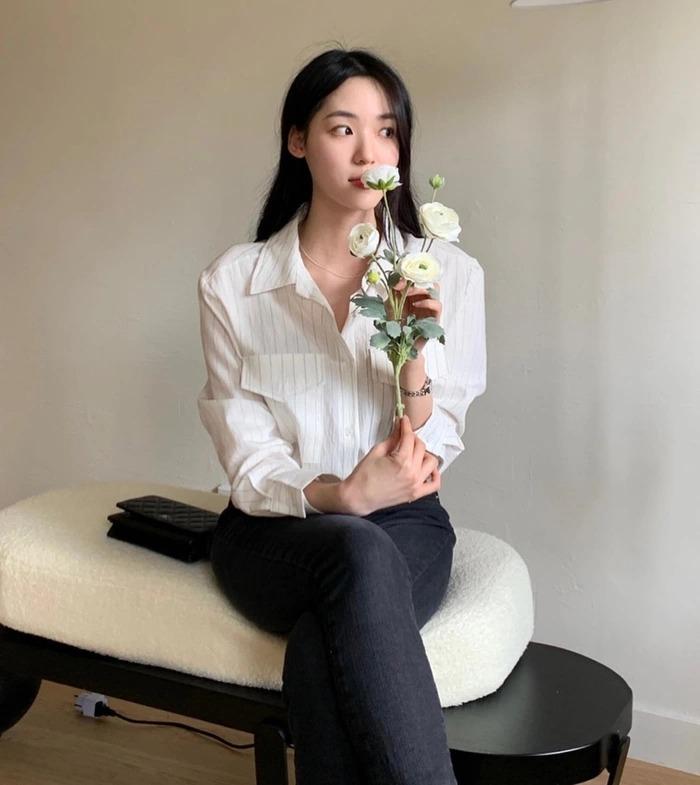 10 cách mặc sơ mi kẻ - mẫu áo đi đâu cũng gặp trong mùa hè 2023-1