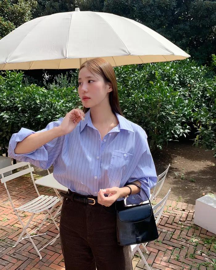 10 cách mặc sơ mi kẻ - mẫu áo đi đâu cũng gặp trong mùa hè 2023-4