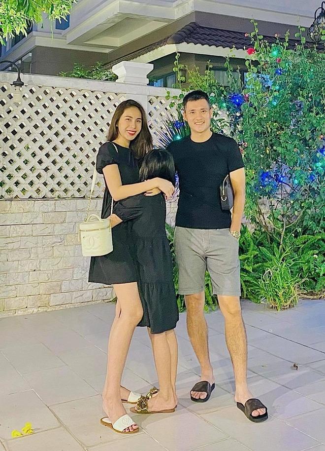 Thủy Tiên lộ diện rạng rỡ bên con gái, chiều cao nhóc tỳ gây chú ý-3