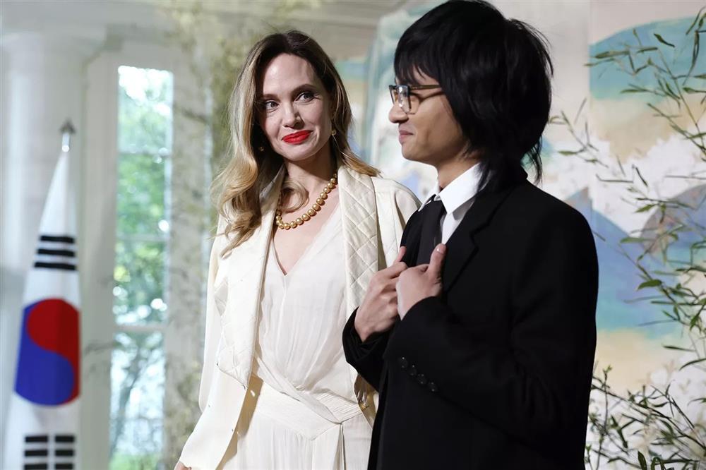 Con cả tháp tùng Angelina Jolie đến tiệc cấp cao ở Nhà Trắng