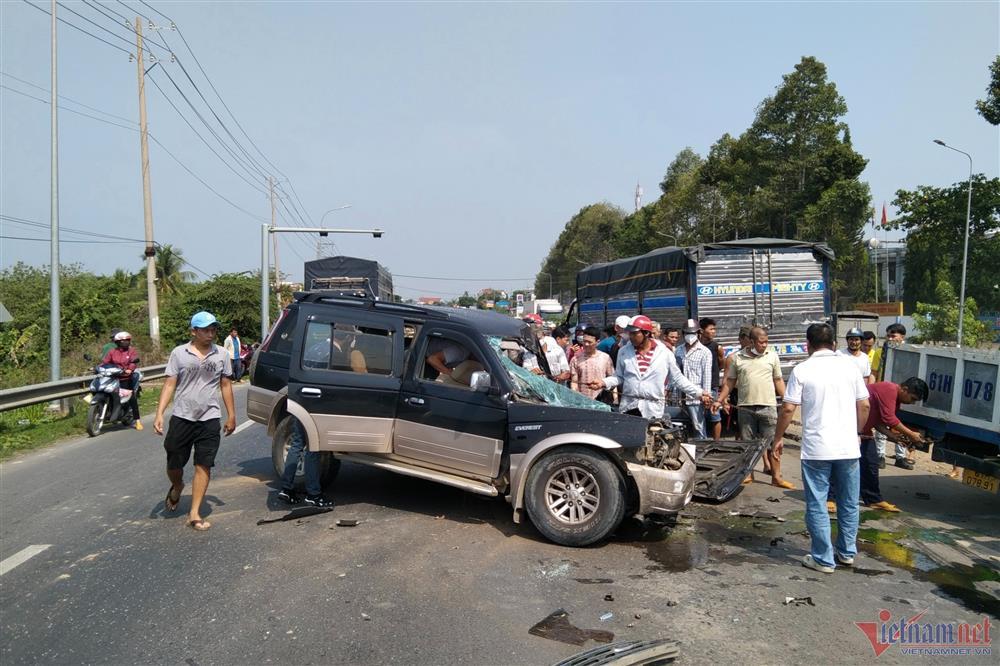 Tai nạn liên hoàn trên QL20 làm 6 người thương vong-2