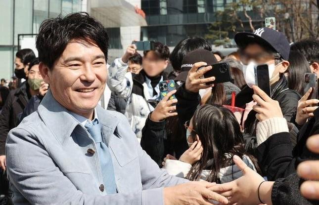 Nam ca sĩ thao túng cổ phiếu-1