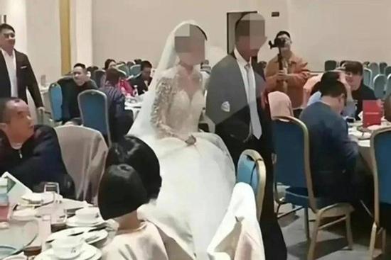 Hôm trước vẫn 'ân ái' với bạn trai, hôm sau đã làm cô dâu người khác