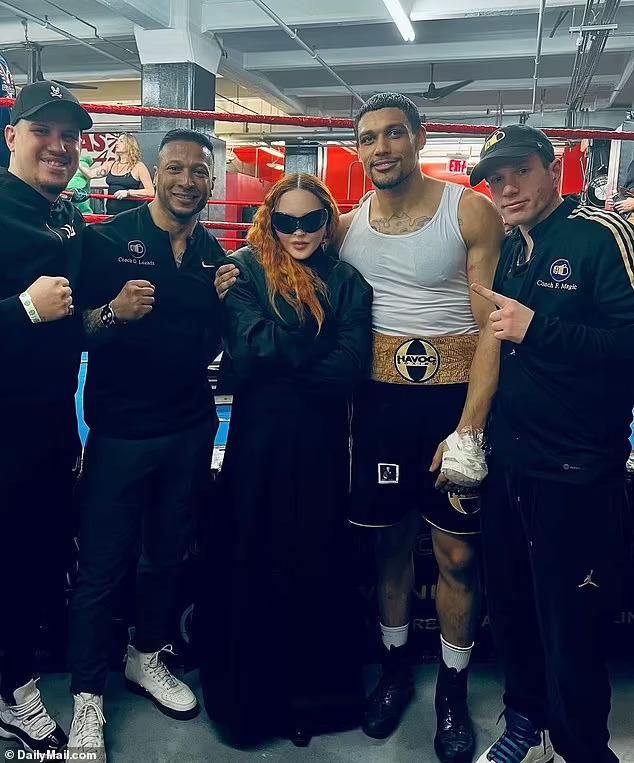 Madonna cưa sừng làm nghé khi hẹn hò tình trẻ-4