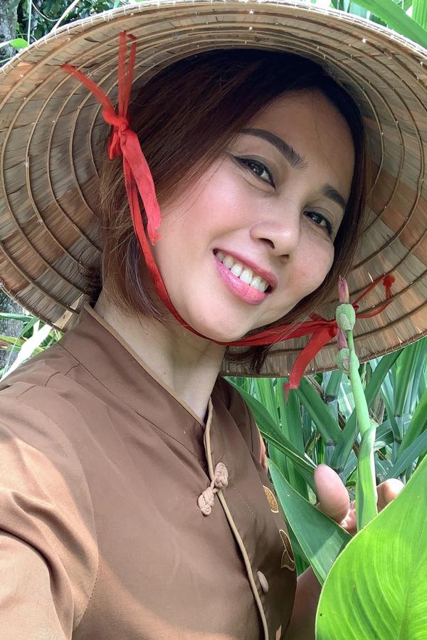 Mẹ Hoa hậu Thùy Tiên: Tuổi trung niên giữ nhan sắc mặn mà-5