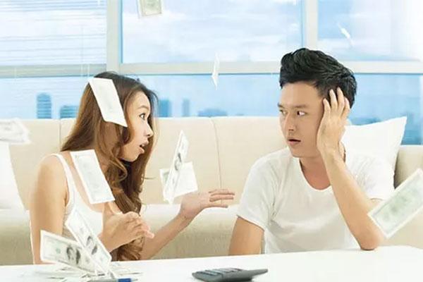 Vào phòng tân hôn, tôi giật mình thấy cậu bé ngủ trên giường-2