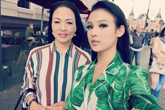 Huyền Baby khoe mẹ U70 vẫn trẻ đẹp