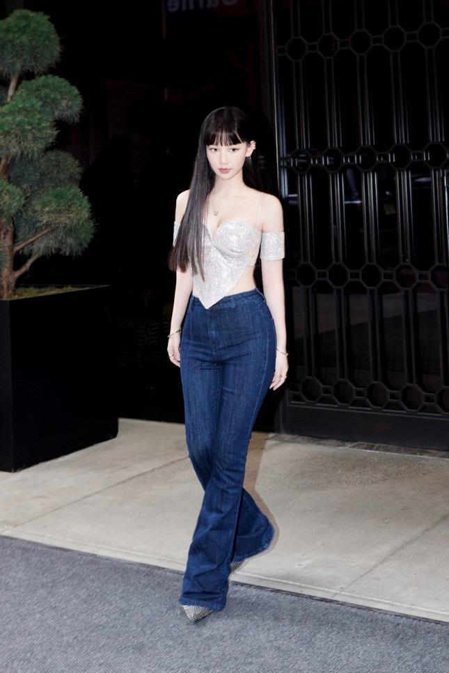 AMEE mặc gì khi tham dự sự kiện thời trang ở New York cùng Win Metawin, Zico?-1