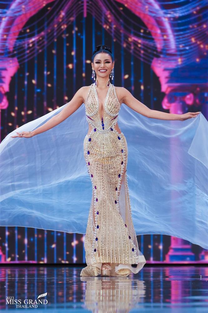 Váy dạ hội lộ nội y tràn ngập đêm bán kết Hoa hậu Hòa bình Thái Lan-10