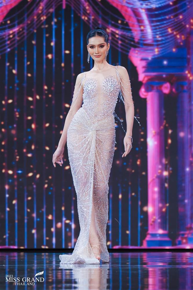 Váy dạ hội lộ nội y tràn ngập đêm bán kết Hoa hậu Hòa bình Thái Lan-13