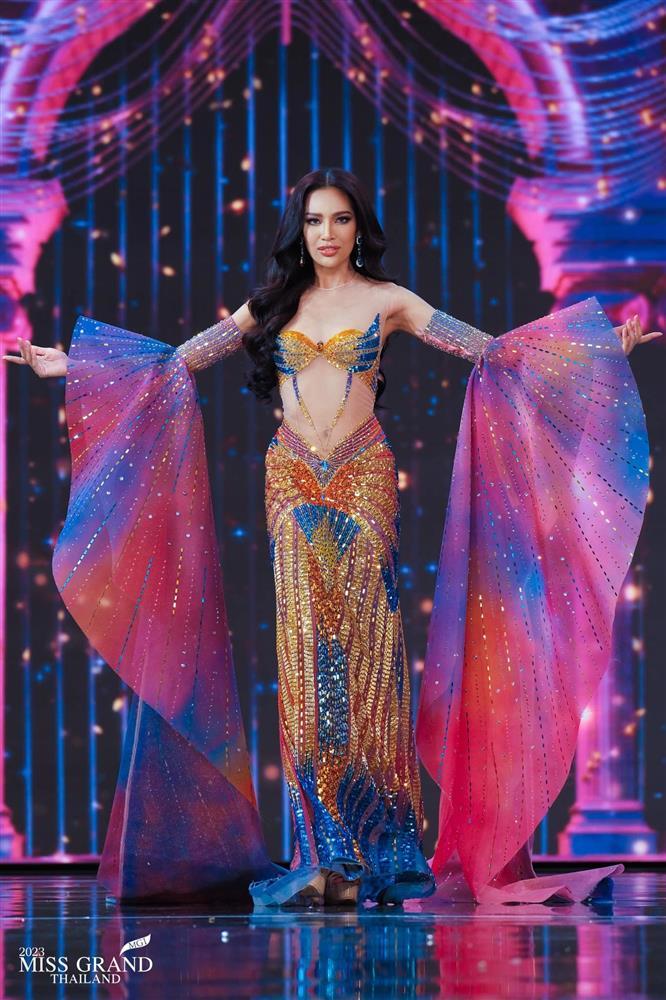 Váy dạ hội lộ nội y tràn ngập đêm bán kết Hoa hậu Hòa bình Thái Lan-18