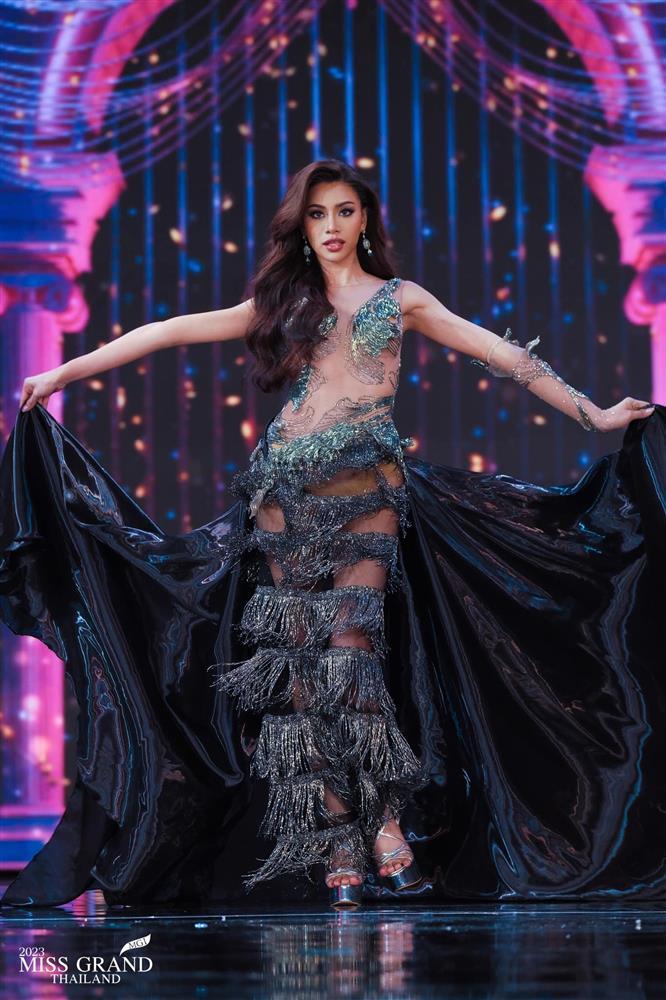 Váy dạ hội lộ nội y tràn ngập đêm bán kết Hoa hậu Hòa bình Thái Lan-19