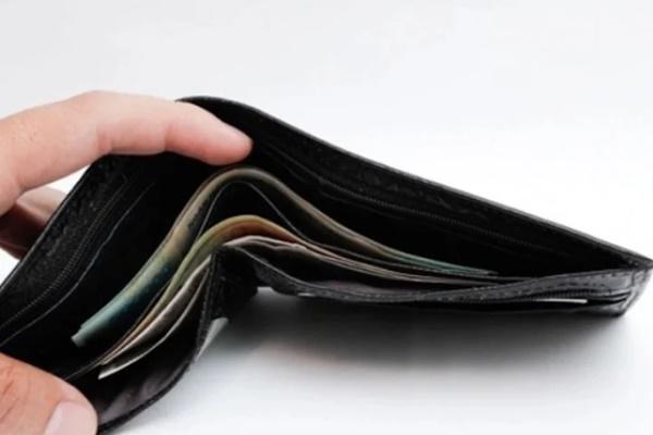 Những điều không nên làm khi dùng ví kẻo tiền ra như nước-1