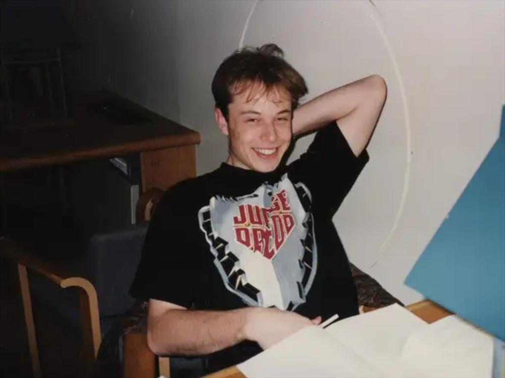 Tuổi thơ bị đánh suýt chết vì sự khác biệt của ông chủ Twitter-1