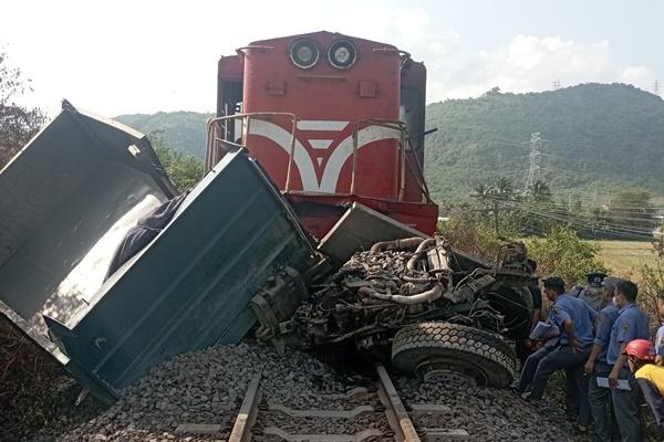 Tài xế xe buýt bất tỉnh, cậu bé lớp 7 nhanh trí cứu 66 người thoát nạn-1