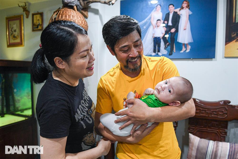 NSƯT Hồ Phong tuổi 52: Gã đểu trên phim, ông bố bỉm sữa ngoài đời-7