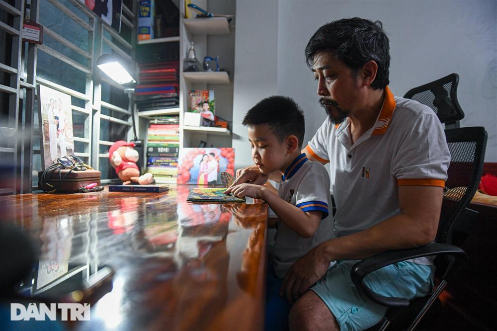 NSƯT Hồ Phong tuổi 52: Gã đểu trên phim, ông bố bỉm sữa ngoài đời-11