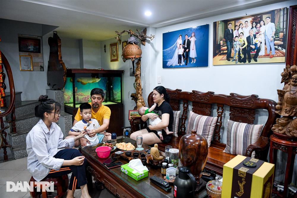 NSƯT Hồ Phong tuổi 52: Gã đểu trên phim, ông bố bỉm sữa ngoài đời-12